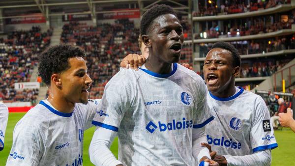 Zege in Waregem houdt Gent op kop